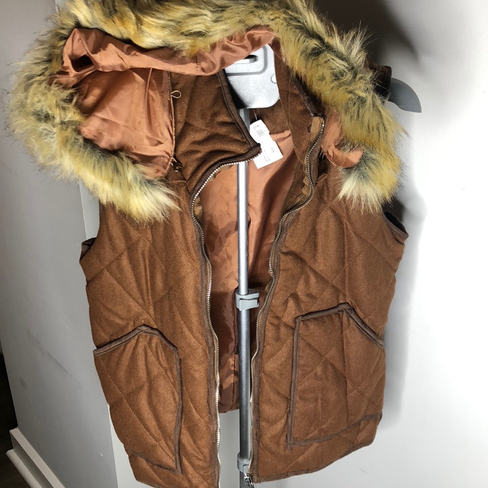 Zip up vest with detachable hood